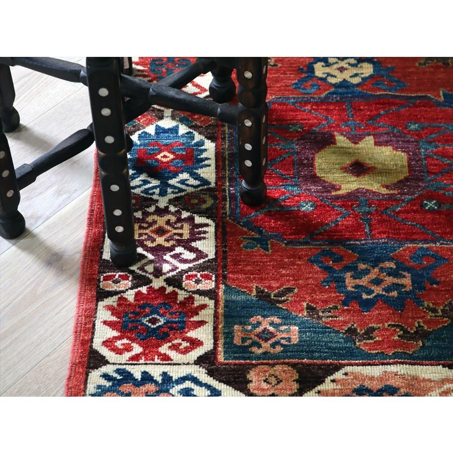 トルコの手織り絨毯 花形のメダリオン 125x83cm 手織りラグ チェイレキサイズ |  | 06