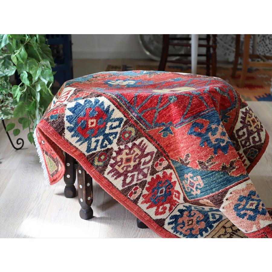 トルコの手織り絨毯 花形のメダリオン 125x83cm 手織りラグ チェイレキサイズ |  | 09