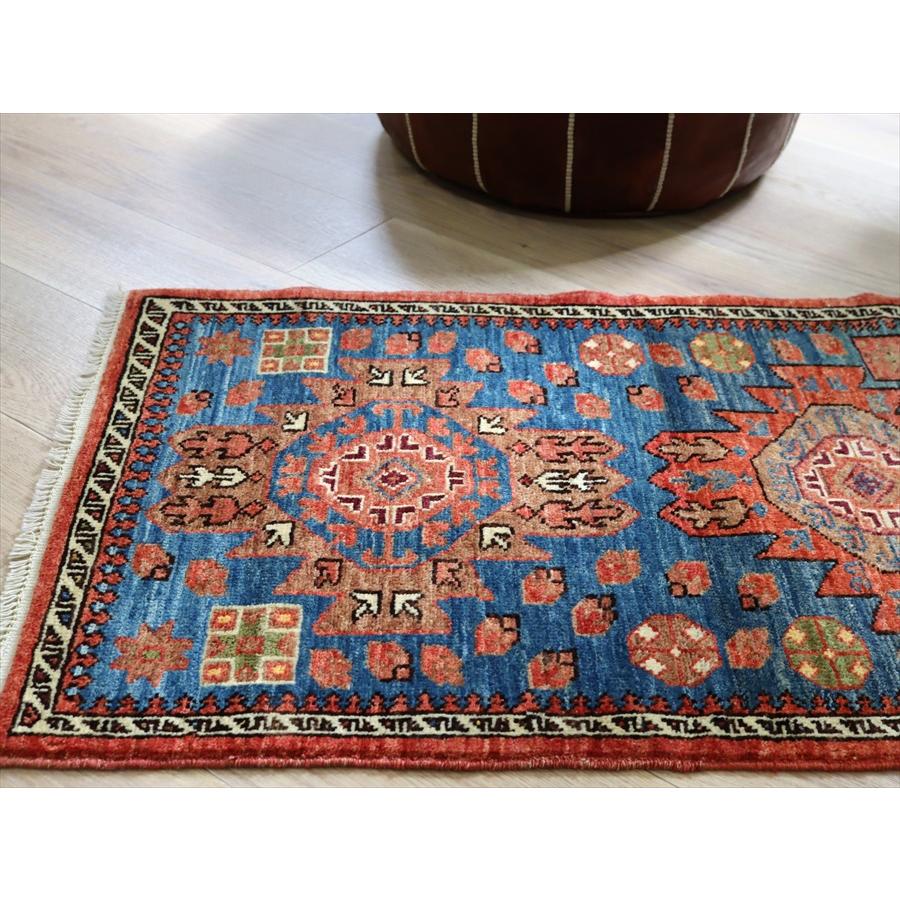 トルコの手織り絨毯 ２つのメダリオン 96x65cm 手織りラグ ブルー 草木染 |  | 03