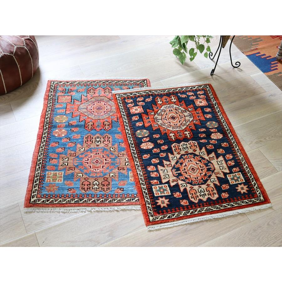 トルコの手織り絨毯 ２つのメダリオン 96x65cm 手織りラグ ブルー 草木染 |  | 09