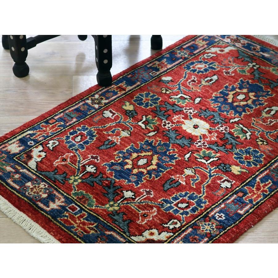 トルコの手織り絨毯 レッド 草木染 98x62cm フラワーデザイン 手織りラグ |  | 03