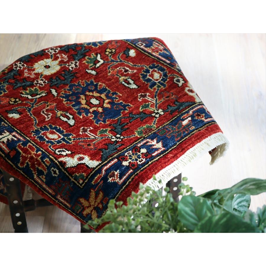 トルコの手織り絨毯 レッド 草木染 98x62cm フラワーデザイン 手織りラグ |  | 04