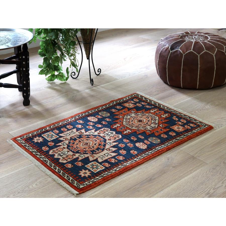 ２つのメダリオン トルコの手織り絨毯 94x63cm ネイビー 手織りラグ 草木染 |  | 01