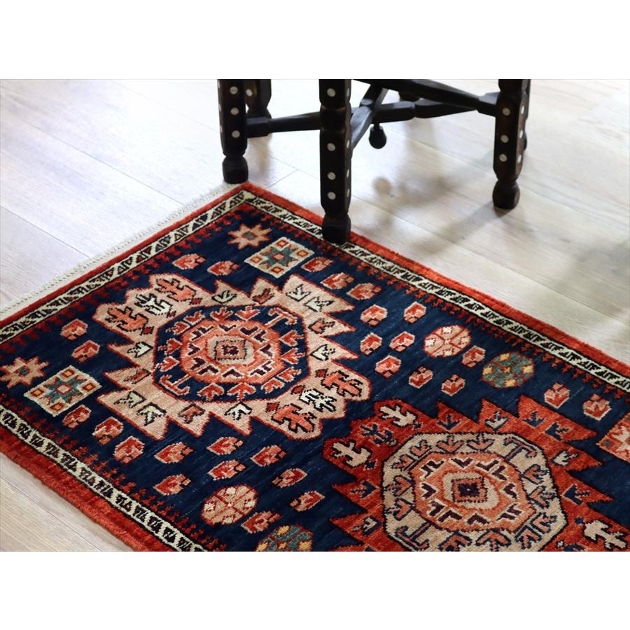 ２つのメダリオン トルコの手織り絨毯 94x63cm ネイビー 手織りラグ 草木染 |  | 03