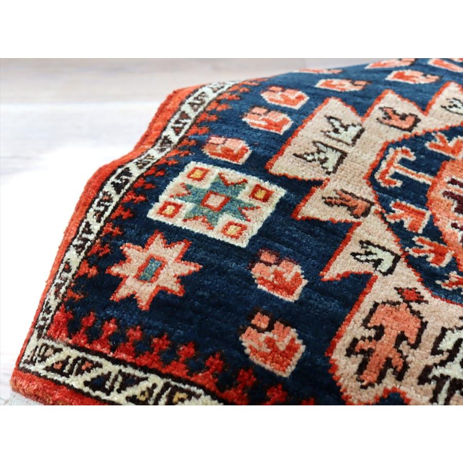 ２つのメダリオン トルコの手織り絨毯 94x63cm ネイビー 手織りラグ 草木染 |  | 08