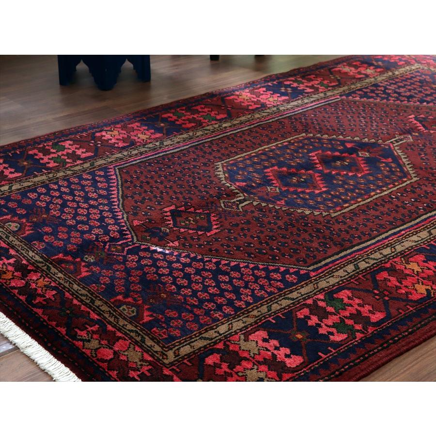 イランの手織り絨毯 ハマダン 229x145cm 六角メダリオン レッド＆ネイビー |  | 03