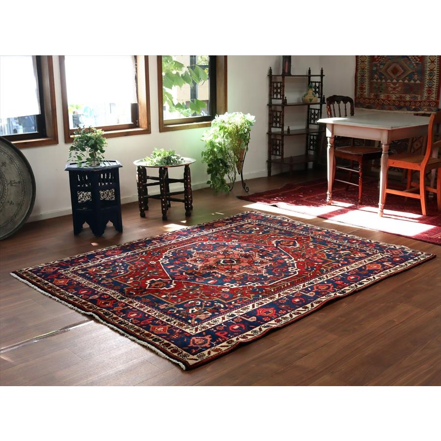 イランの手織り絨毯 バクティアリ 202x158cm 花形のメダリオン ネイビー |  | 01