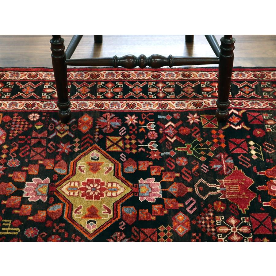 イランの手織り絨毯 バルーチ 219x145cm 小花と幾何学模様 トライバルラグ |  | 07