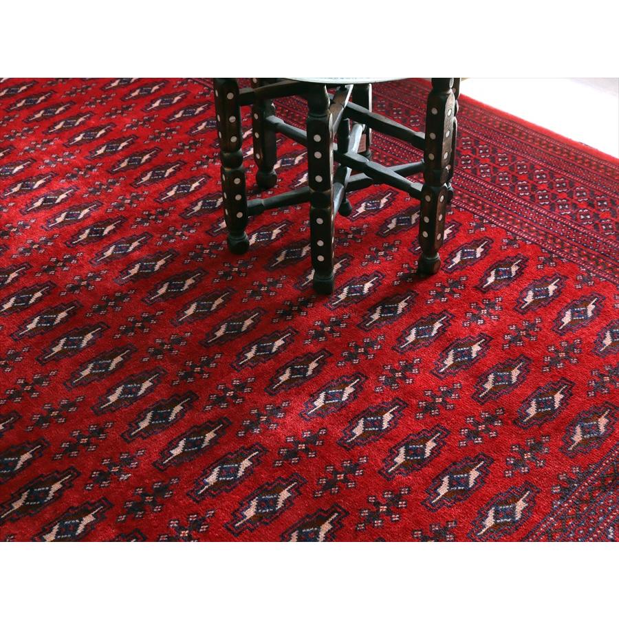 トルクメン族の絨毯 手織りラグ 277x212cm 連続するギュル文様 レッド