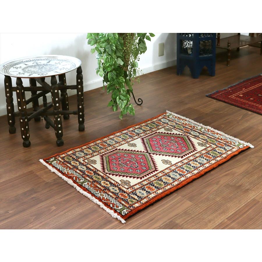 トルクメン族の絨毯 手織りラグ 95x67cm ２つのメダリオン |  | 01