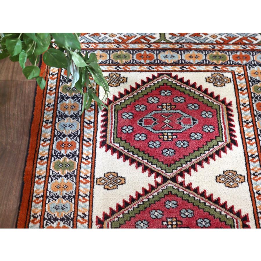 トルクメン族の絨毯 手織りラグ 95x67cm ２つのメダリオン |  | 02