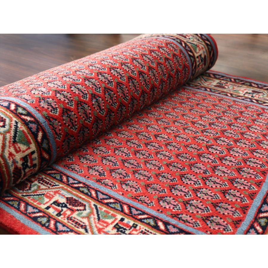 イランの手織りラグ サルーク 131x59cm ボテ ペイズリーのモチーフ レッド |  | 03