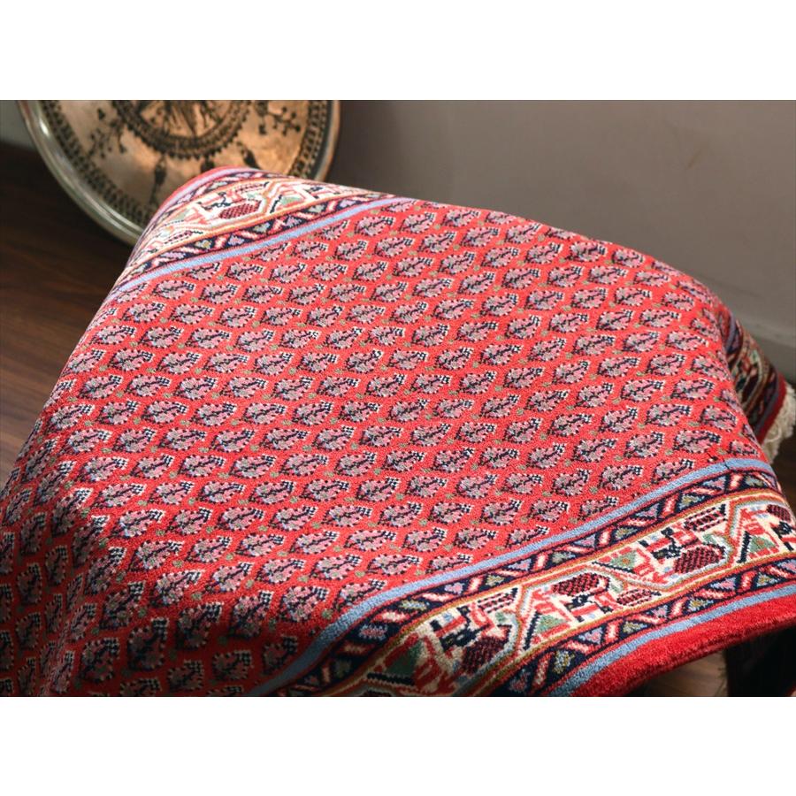 イランの手織りラグ サルーク 131x59cm ボテ ペイズリーのモチーフ レッド |  | 05