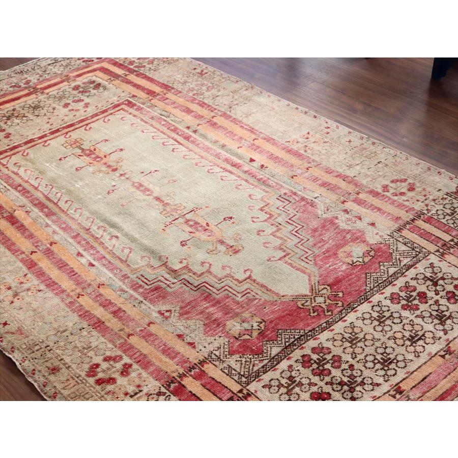 トルコ絨毯 シワス 213x124cm 色褪せたミフラープ |  | 08