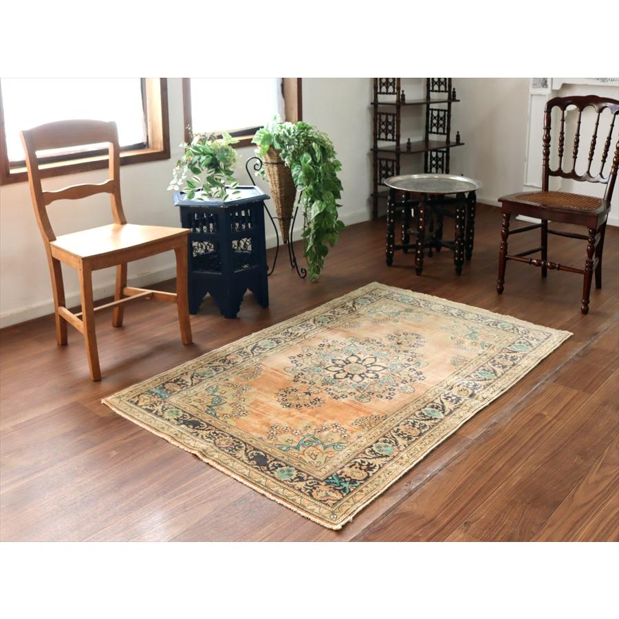 オールドカーペット パステルカラー 148x95cm 花形のメダリオン ヴィンテージラグ |  | 01