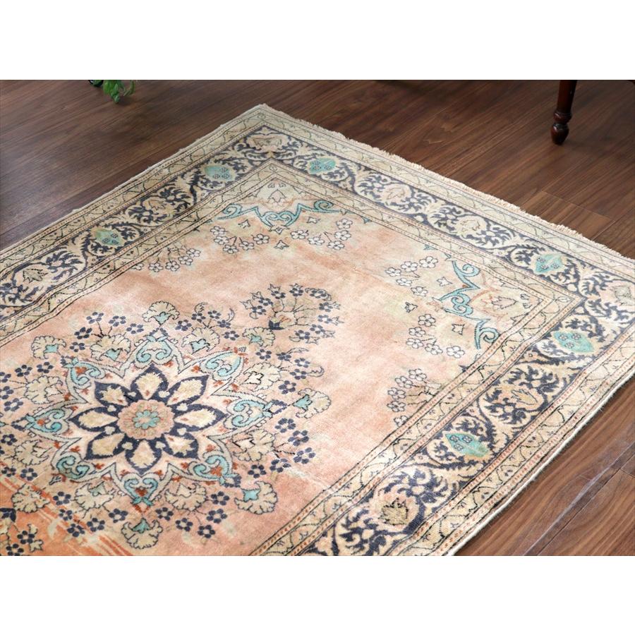 オールドカーペット パステルカラー 148x95cm 花形のメダリオン ヴィンテージラグ |  | 03