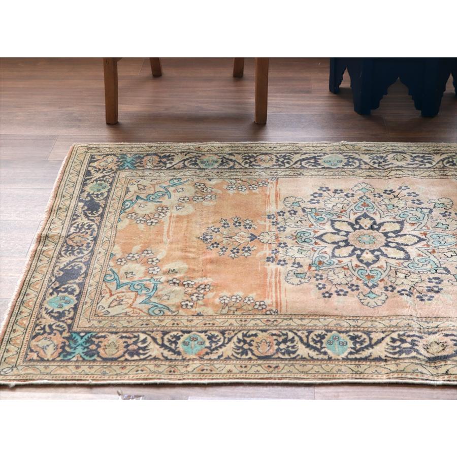 オールドカーペット パステルカラー 148x95cm 花形のメダリオン ヴィンテージラグ |  | 04