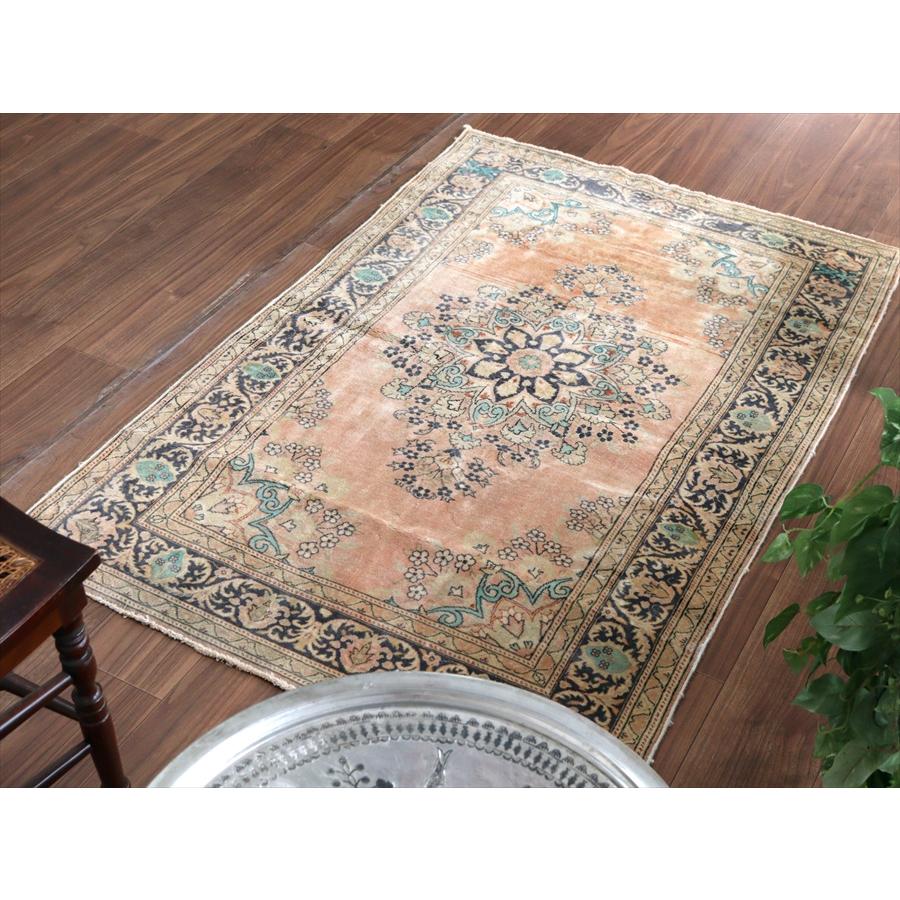 オールドカーペット パステルカラー 148x95cm 花形のメダリオン ヴィンテージラグ |  | 09