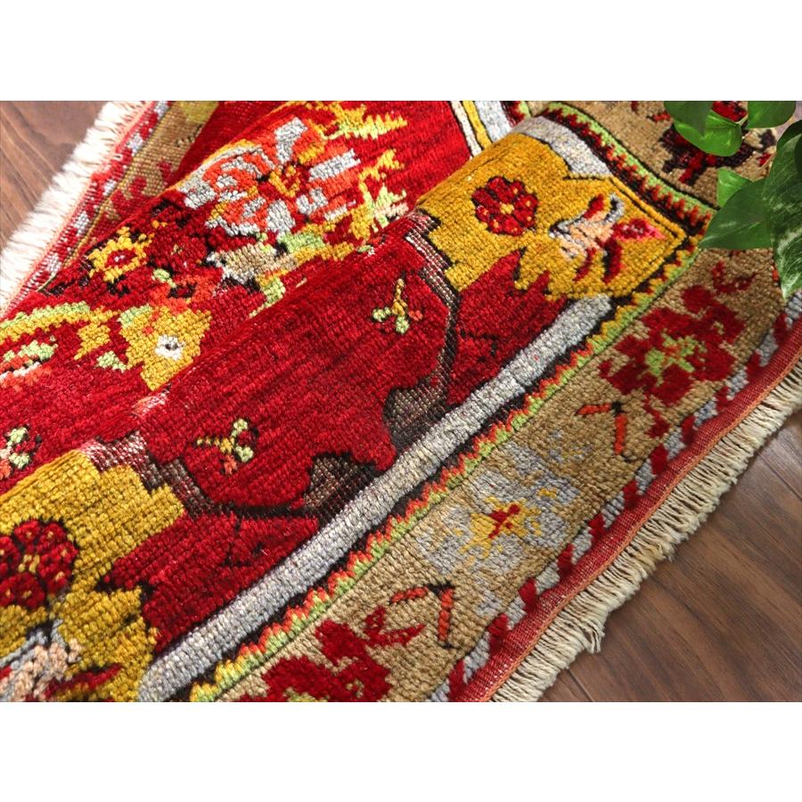 トルコ絨毯 赤いミフラープ 106x69cm フラワーデザイン オールドラグ |  | 10