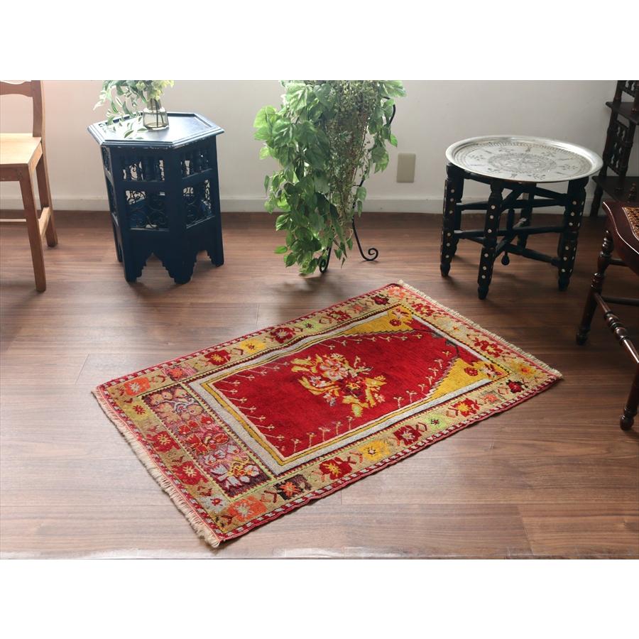 トルコ絨毯 赤いミフラープ 106x69cm フラワーデザイン オールドラグ |  | 01