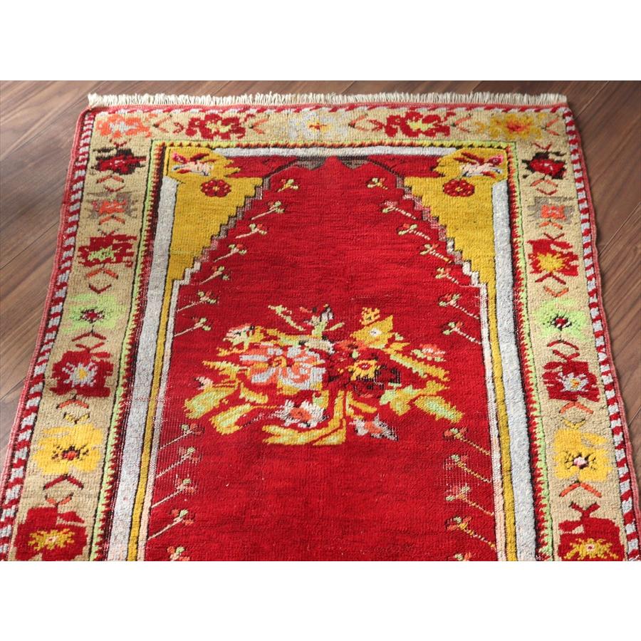 トルコ絨毯 赤いミフラープ 106x69cm フラワーデザイン オールドラグ |  | 03