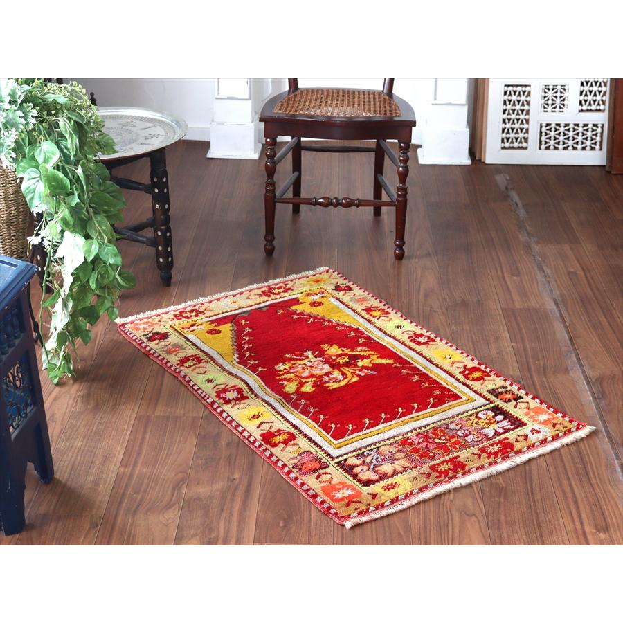 トルコ絨毯 赤いミフラープ 106x69cm フラワーデザイン オールドラグ |  | 04