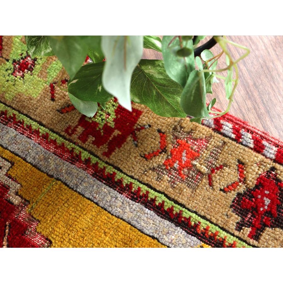 トルコ絨毯 赤いミフラープ 106x69cm フラワーデザイン オールドラグ |  | 06