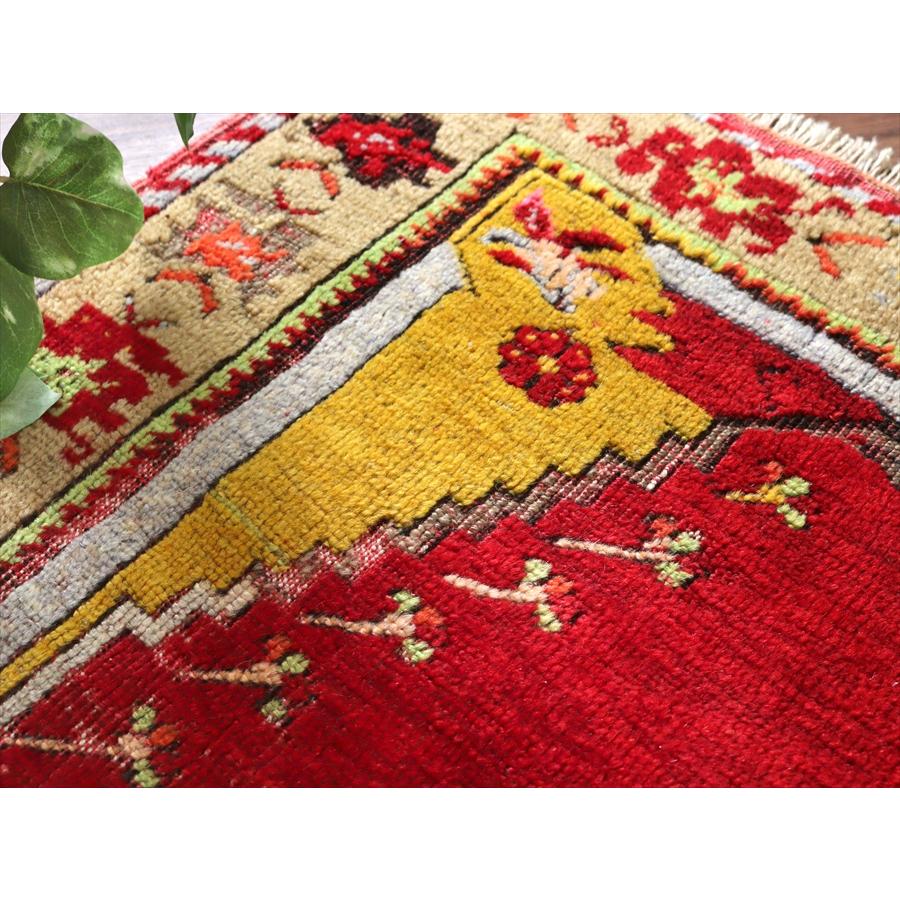 トルコ絨毯 赤いミフラープ 106x69cm フラワーデザイン オールドラグ |  | 08