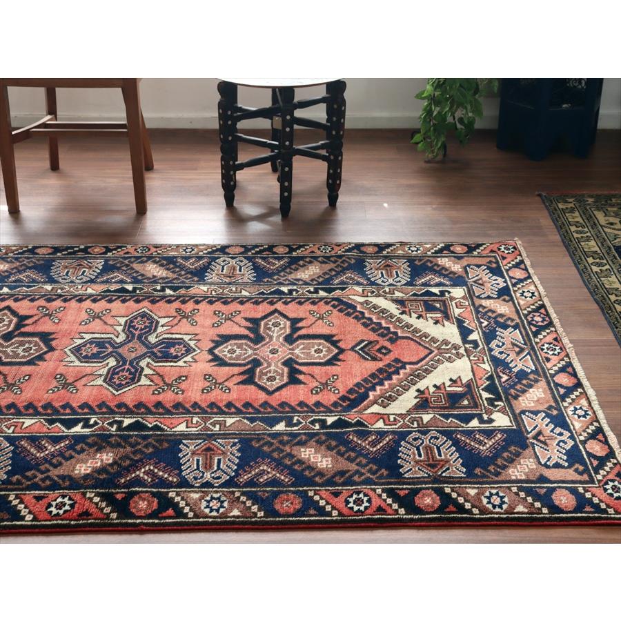 トルコの手織り絨毯 ドゥシュメアルトゥ 210x125cm ドラゴンの爪をもつ六角メダリオン |  | 02