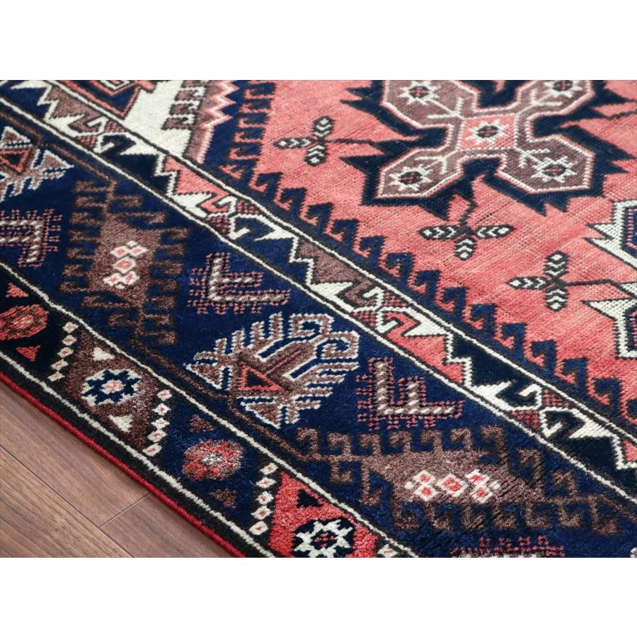 トルコの手織り絨毯 ドゥシュメアルトゥ 210x125cm ドラゴンの爪をもつ六角メダリオン |  | 05