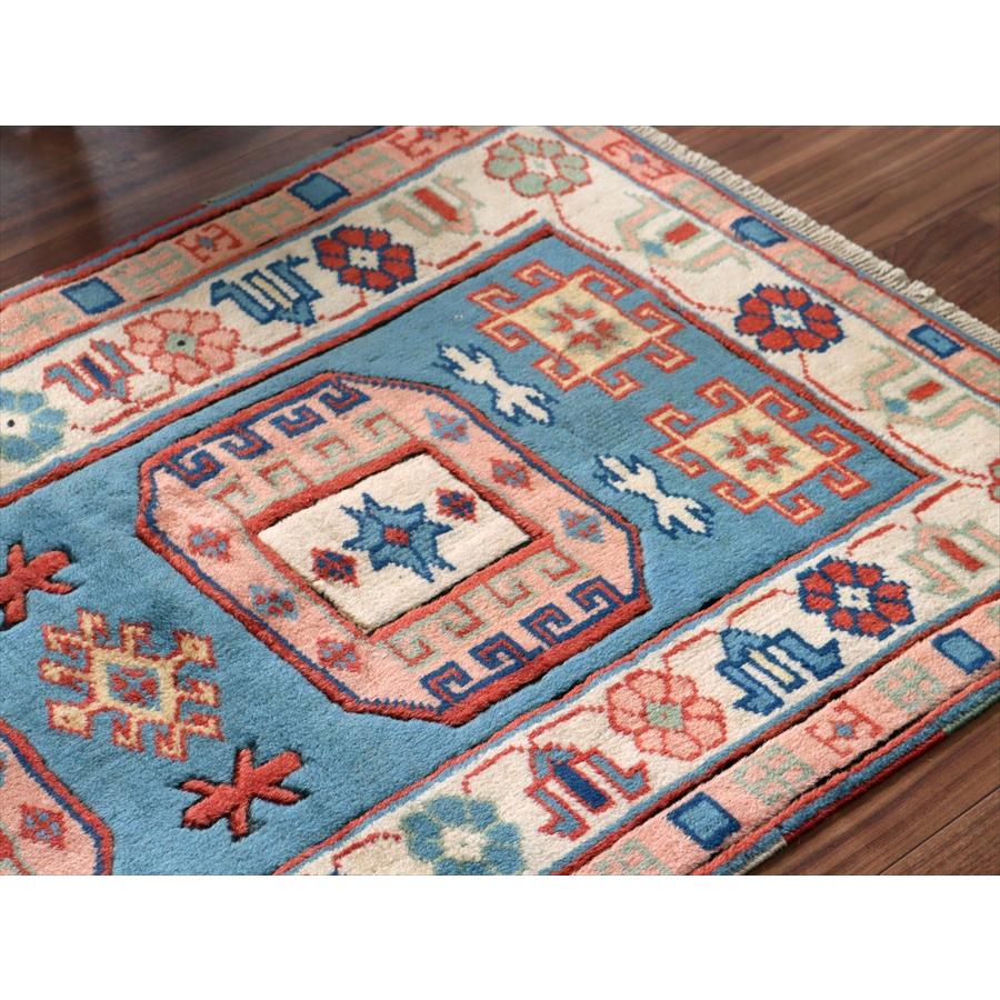 トルコの手織り絨毯 チャナッカレ 148x82cm 幾何学モチーフと小花 |  | 02