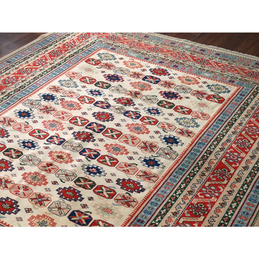 トルコの手織り絨毯 西アナトリア 236x198cm 幾何学模様と小花 ベージュ |  | 02