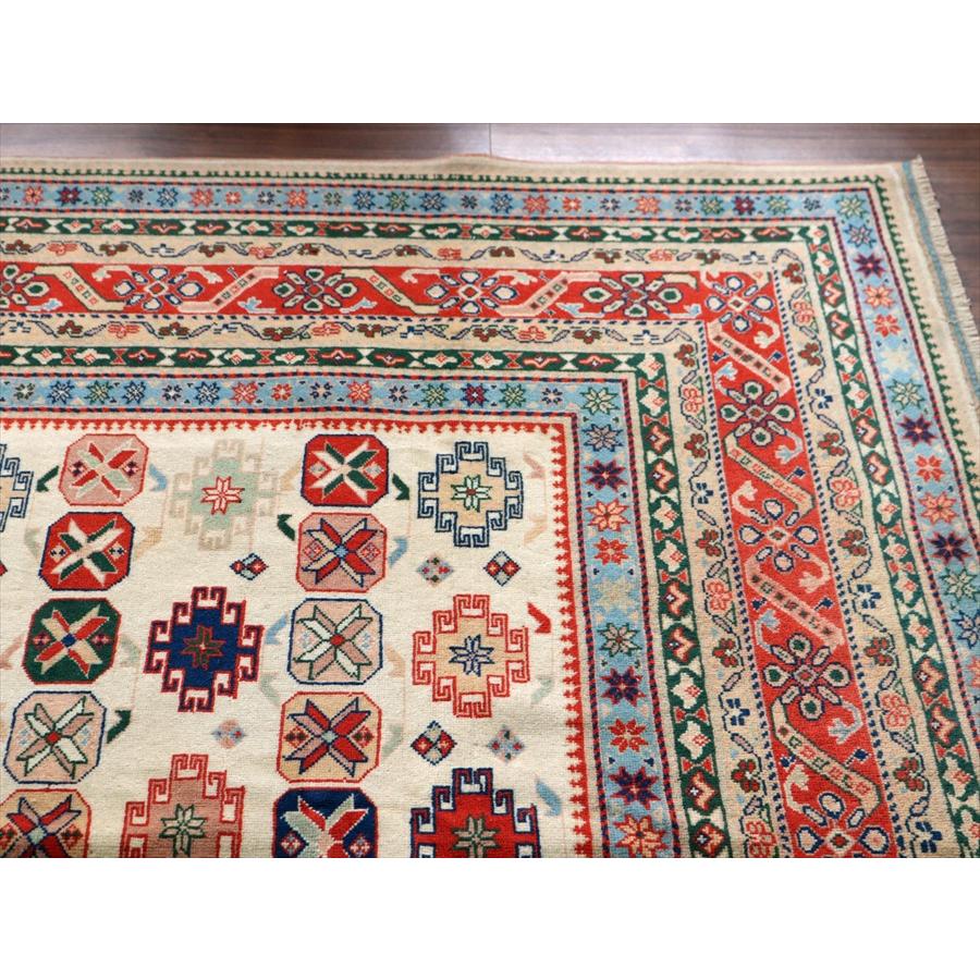 トルコの手織り絨毯 西アナトリア 236x198cm 幾何学模様と小花 ベージュ |  | 05