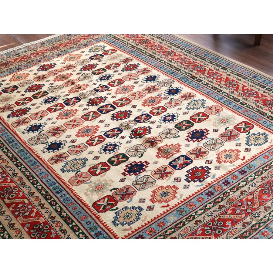 トルコの手織り絨毯 西アナトリア 236x198cm 幾何学模様と小花 ベージュ |  | 09