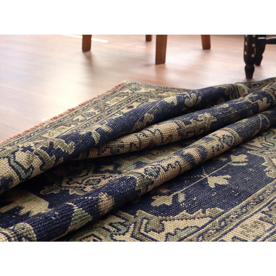 トルコの手織り絨毯 ウシャク 162x109cm メダリオンと幾何学モチーフ ネイビー |  | 10