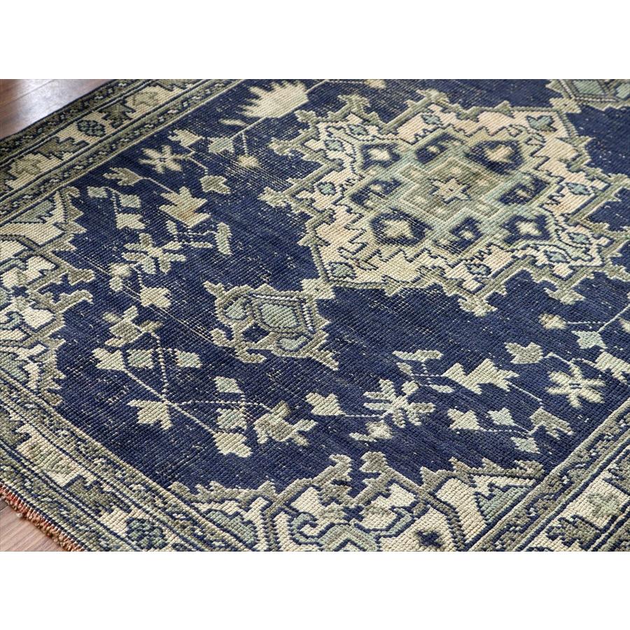 トルコの手織り絨毯 ウシャク 162x109cm メダリオンと幾何学モチーフ ネイビー |  | 03