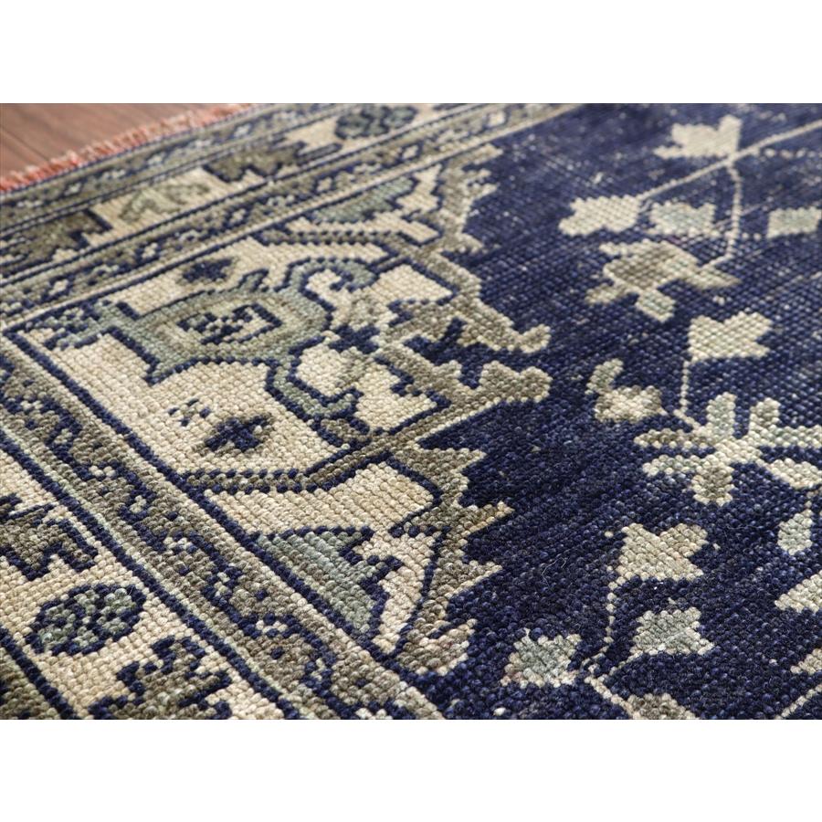 トルコの手織り絨毯 ウシャク 162x109cm メダリオンと幾何学モチーフ ネイビー |  | 06