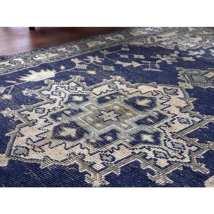 トルコの手織り絨毯 ウシャク 162x109cm メダリオンと幾何学モチーフ ネイビー |  | 08