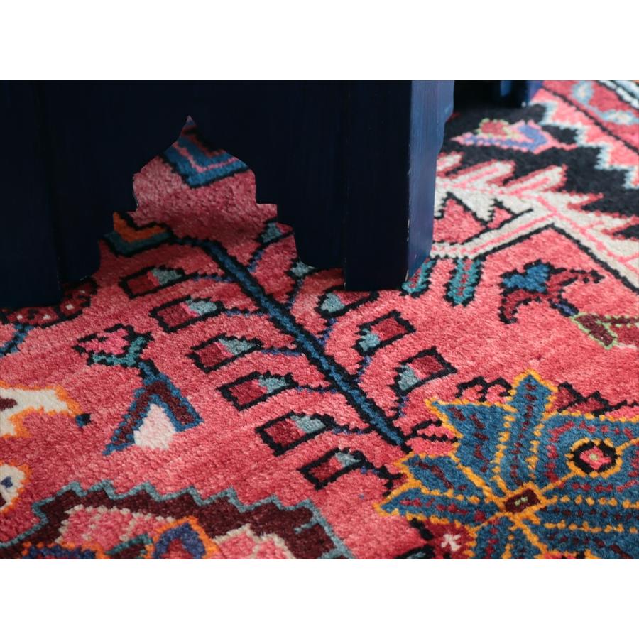 イランの手織りラグ トイセルカン 177x114cm メダリオンと小花 レッド＆ネイビー |  | 09