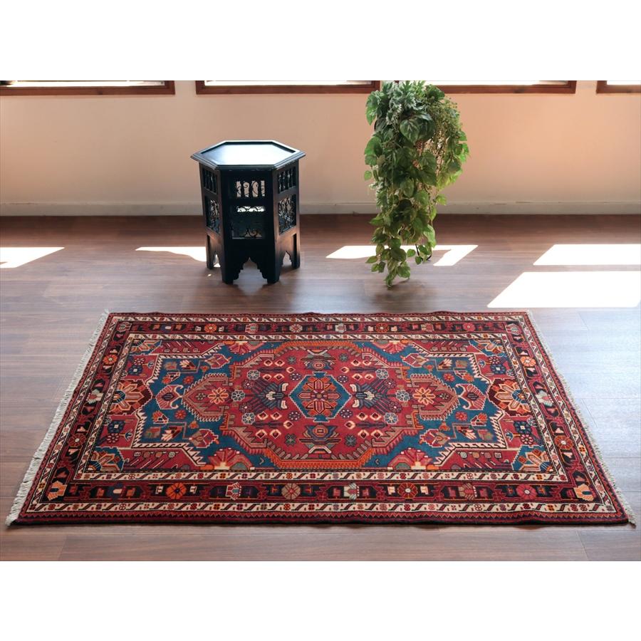 イランの手織りラグ トイセルカン 153x117cm メダリオンと小花 レッド＆ブルー |  | 01