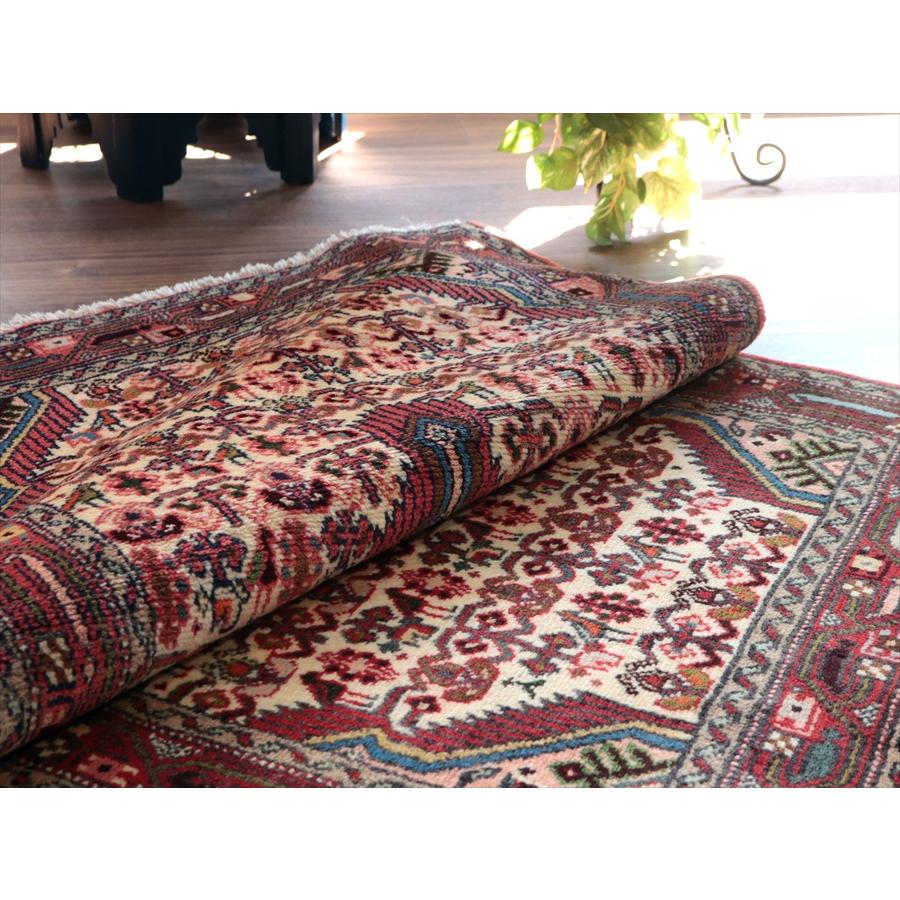 イランの手織りラグ ナハバンド 138x78cm メダリオンと幾何学文様 ベージュ 手織りラグ |  | 08