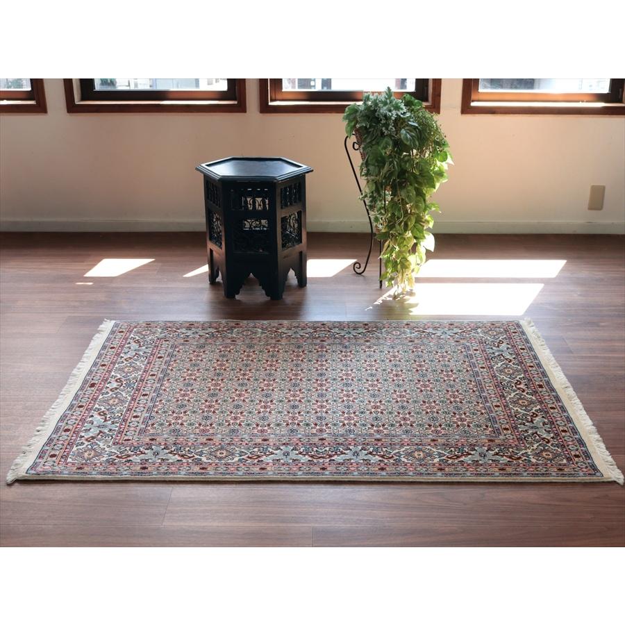 ペルシャ絨毯 ビルジャンド 147x99cm 連なる花のデザイン アイボリー 手織りラグ |  | 01