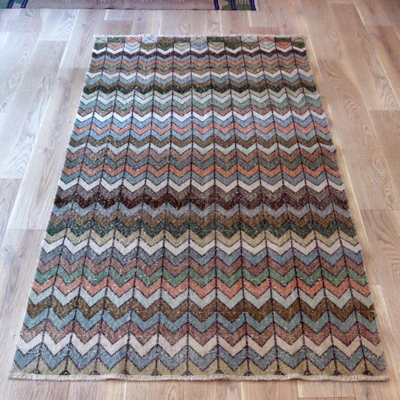 オーバーダイド ヴィンテージラグ ジグザグのデザイン 228x126cm トルコ手織り絨毯 アップサイクル | 