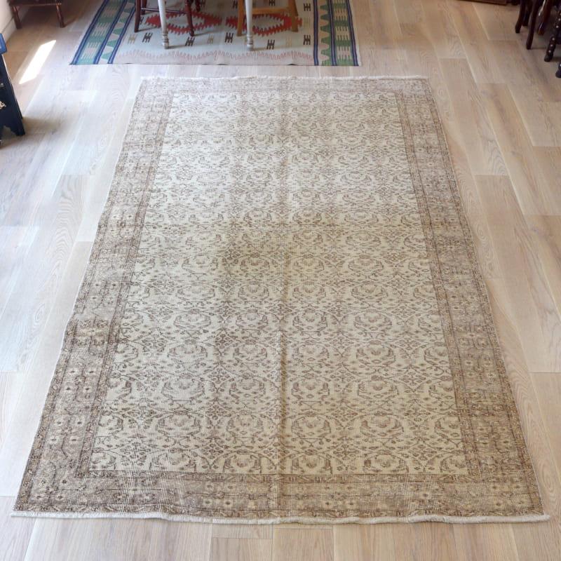 オーバーダイド ヴィンテージラグ ベージュ 276x166cm トルコ手織り絨毯 アップサイクル | 