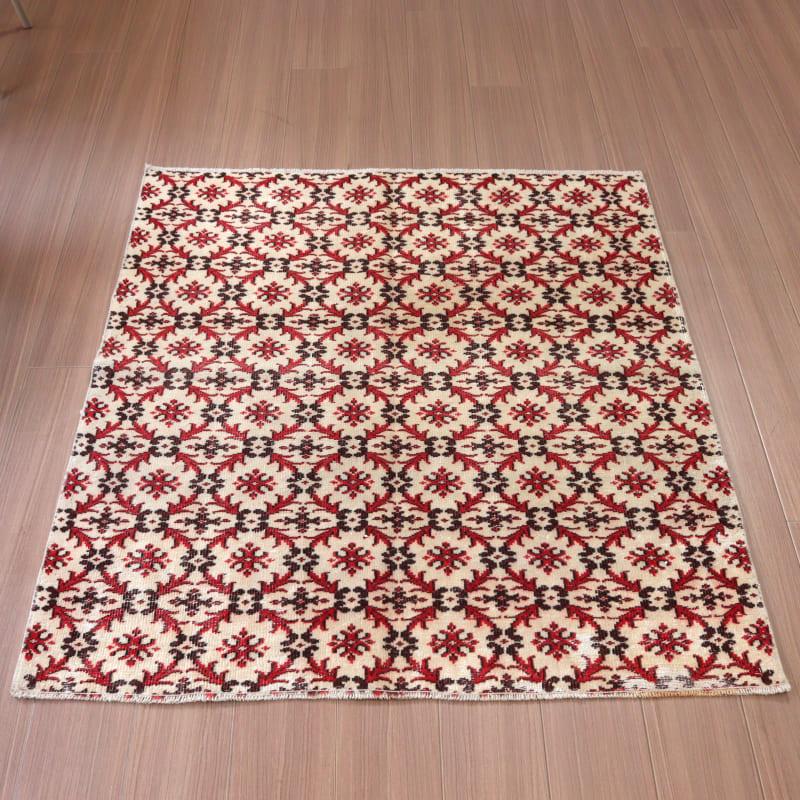 オーバーダイド ヴィンテージラグ ベージュ&レッド 135x116cm トルコ手織り絨毯 アップサイクル | ブランド登録なし