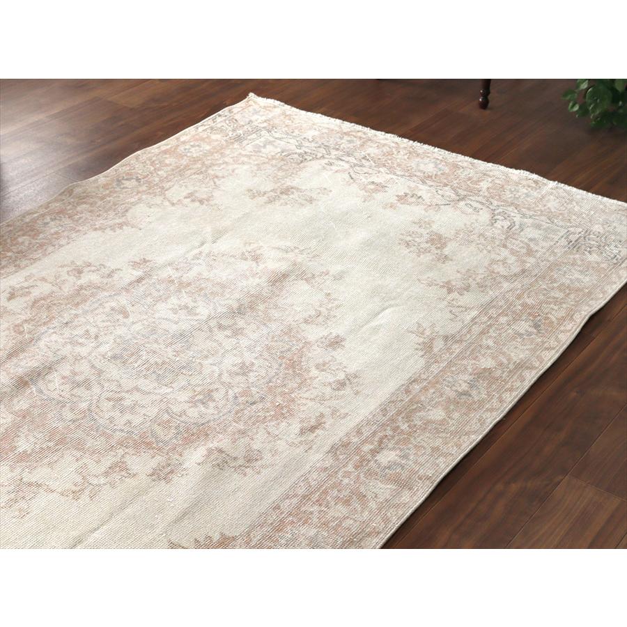 オールドラグ ヴィンテージウォッシュ 256x138cm ウスパルタ 花のメダリオン |  | 02