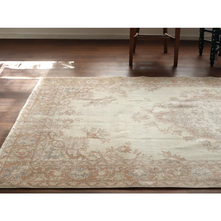 オールドラグ ヴィンテージウォッシュ 256x138cm ウスパルタ 花のメダリオン |  | 03