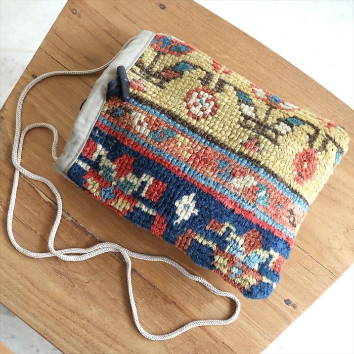 オールドカーペットのポシェット Mサイズ Old Carpet Pochette Medium size  25x20cm ネイビー＆イエロー | ブランド登録なし | 01