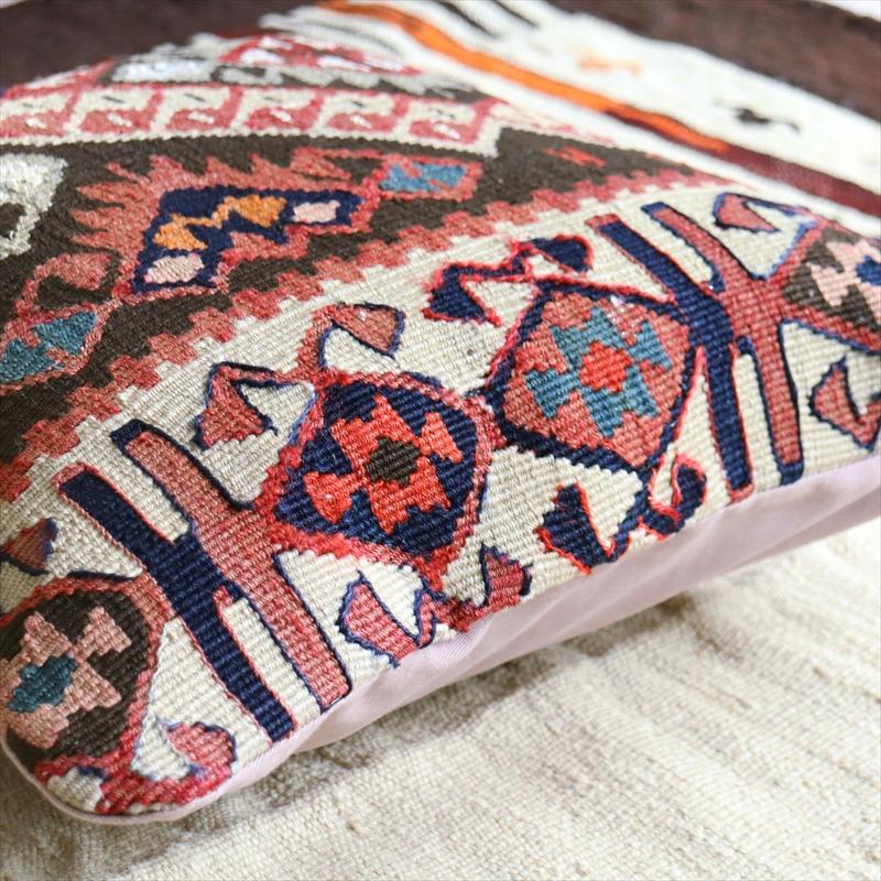 キリム クッションカバー 40cm角 トルコ 手織り キリム ヴィンテージ オールド Kilim Cushionワン エリベリンデのモチーフ | ブランド登録なし | 02