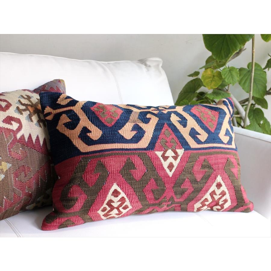 オールドキリムクッション 長方形ビッグピロー Turkish Old Kilim Cushion ネイビーと赤紫 | ブランド登録なし | 01